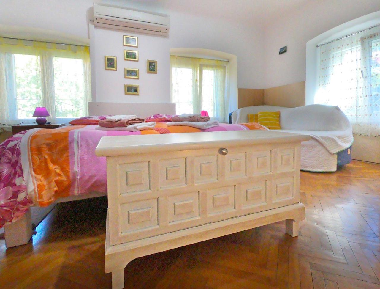 Apartment Duxiana With Garden Rijeka Exterior photo